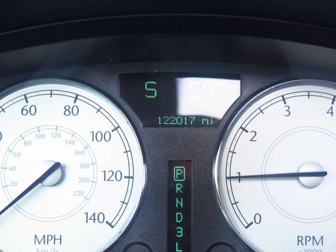 Used 2005 Chrysler 300 Touring image 9