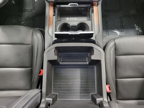 Used 2025 GMC Yukon XL Denali AWD/4WD image 18