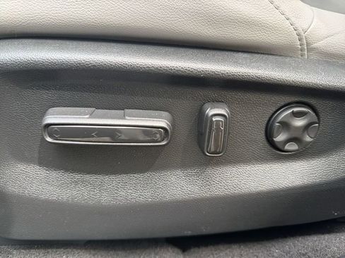 Used 2018 Honda CR-V Touring image 12
