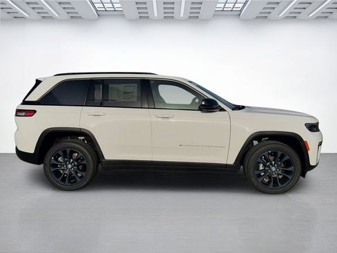New 2026 Jeep Grand Cherokee Limited AWD/4WD image 2