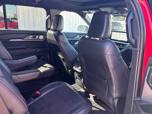 Used 2025 Ford Explorer ST AWD/4WD image 13