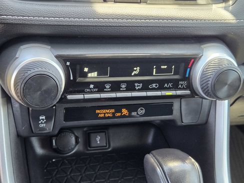 Used 2022 Toyota RAV4 LE FWD image 18