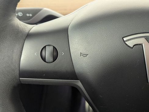 Used 2022 Tesla Model Y Performance image 9