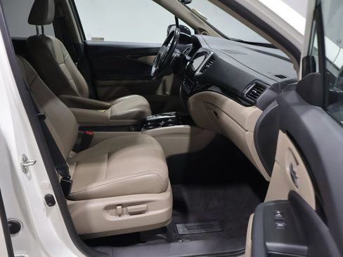 Used 2017 Honda Pilot Touring image 22
