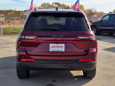 Certified 2024 Jeep Grand Cherokee Altitude image 11