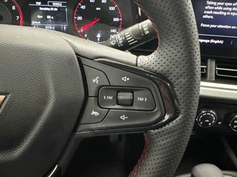 Used 2024 Chevrolet Trax RS w/ Sunroof Package FWD image 12