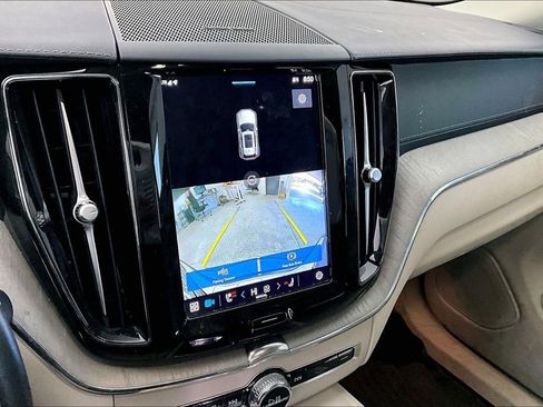 Certified 2023 Volvo XC60 B5 Ultimate w/ Climate Package image 31