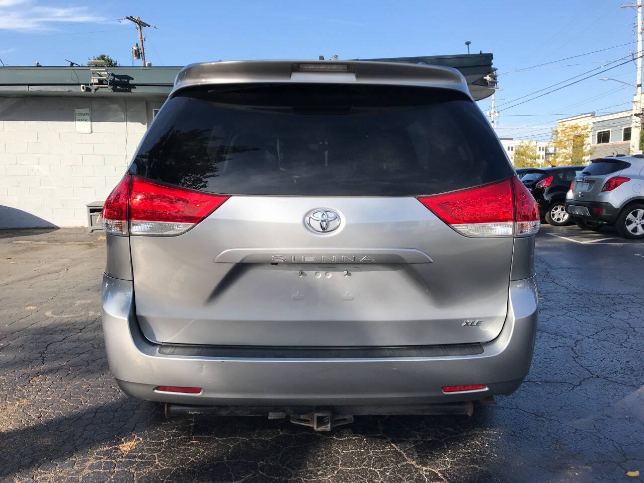 Used 2011 Toyota Sienna XLE w/ Entertainment Pkg FWD image 6