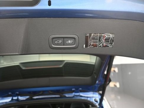 Used 2021 Volvo XC40 T4 R-Design w/ Protection Package Premier FWD image 25