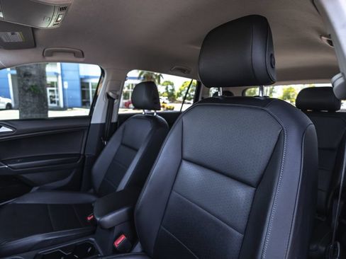 Used 2020 Volkswagen Tiguan SE AWD/4WD image 19
