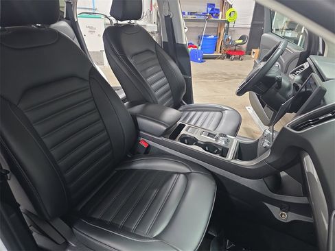 Used 2024 Ford Edge SEL image 10