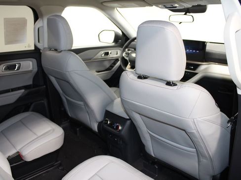 New 2026 Ford Explorer Active RWD image 34