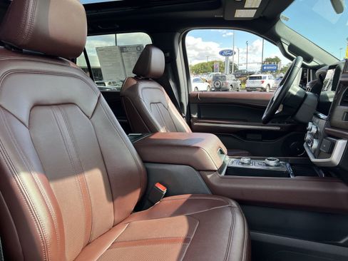 Used 2024 Ford Expedition Limited image 28