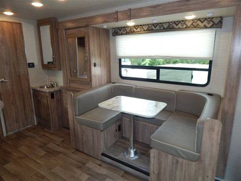 Used 2020 Chevrolet Express 4500 w/ RV Package image 36