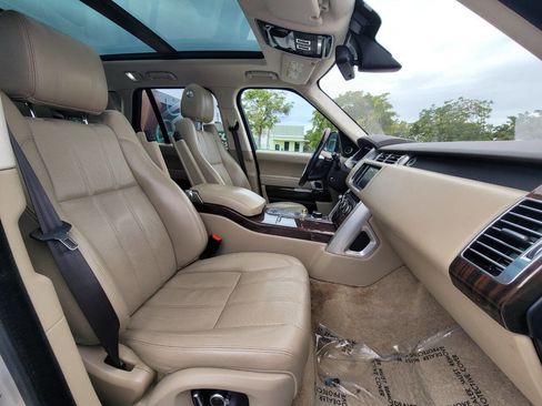 Used 2016 Land Rover Range Rover HSE image 14
