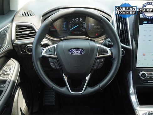 Used 2024 Ford Edge Titanium image 17