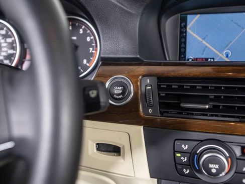 Used 2012 BMW 328i Convertible image 40