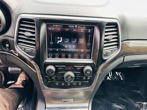 Used 2018 Jeep Grand Cherokee Overland AWD/4WD image 24