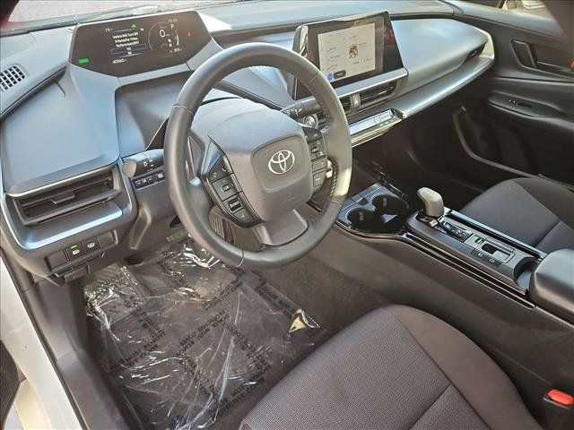Used 2025 Toyota Prius LE FWD image 12