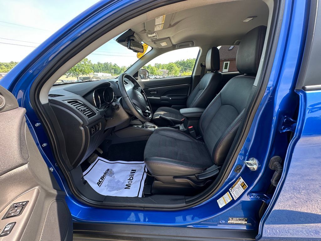 Used 2024 Mitsubishi Outlander Sport SE AWD/4WD image 9