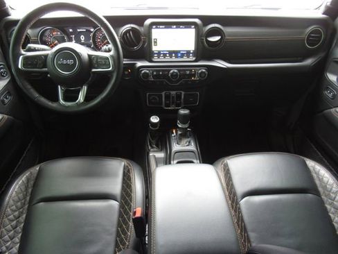 Used 2022 Jeep Wrangler Unlimited Sahara AWD/4WD image 29