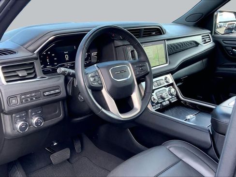 Used 2024 GMC Yukon XL Denali AWD/4WD image 17