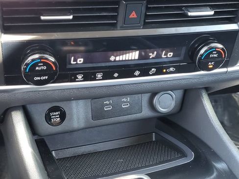 Certified 2025 Nissan Rogue SV FWD image 15