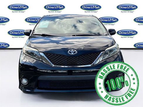 Used 2016 Toyota Sienna SE Premium image 2