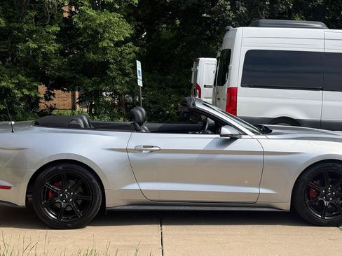 Used 2020 Ford Mustang Premium RWD image 8