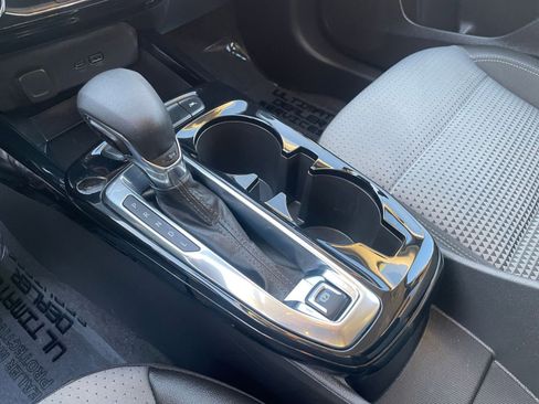 Used 2025 Chevrolet Trax LT image 41