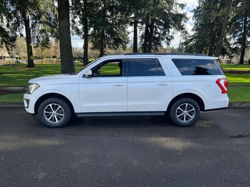 Used 2018 Ford Expedition Max XLT image 2
