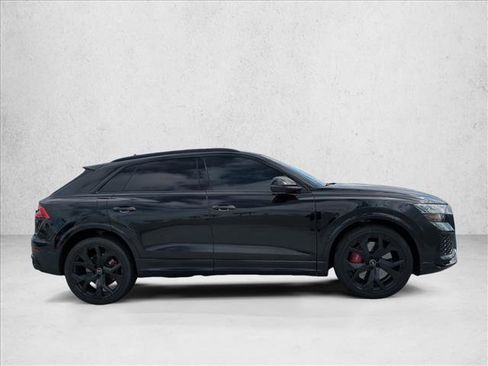 Used 2022 Audi RS Q8 w/ Black Optic Package image 4