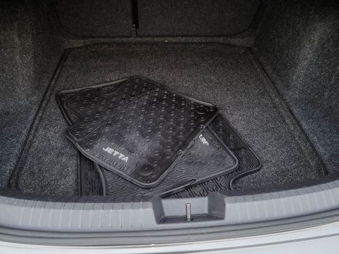 Used 2022 Volkswagen Jetta SE FWD image 9