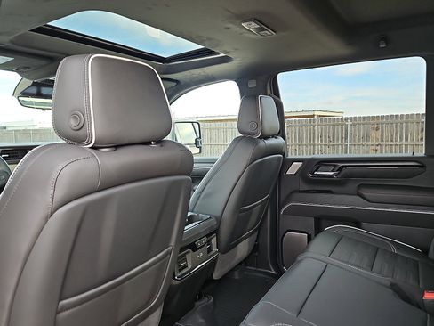 New 2026 GMC Sierra 2500 AT4X w/ AT4X AEV Edition image 9