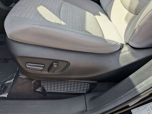 Used 2025 Toyota Sienna LE image 14