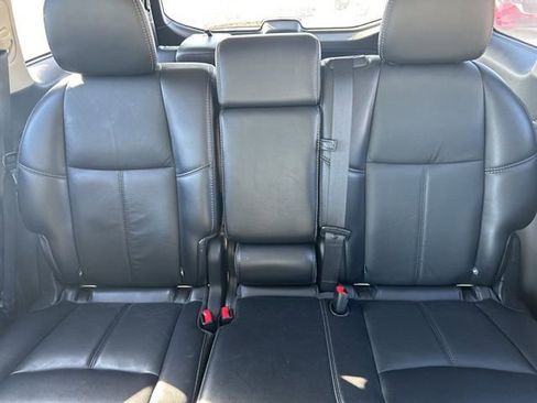 Used 2018 Nissan Pathfinder SL image 8