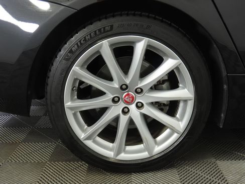 Used 2019 Jaguar XJ R-Sport image 33