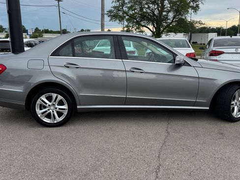 Used 2010 Mercedes-Benz E 350 4MATIC Sedan image 9