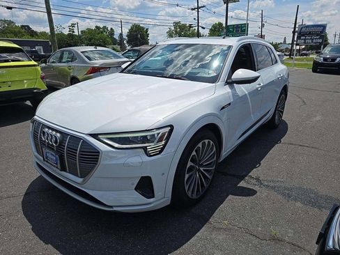 Used 2019 Audi e-tron Prestige w/ Prestige Package image 1