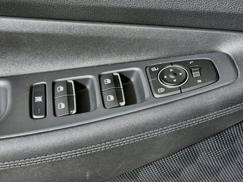 Used 2020 Hyundai Santa Fe SE AWD/4WD image 13