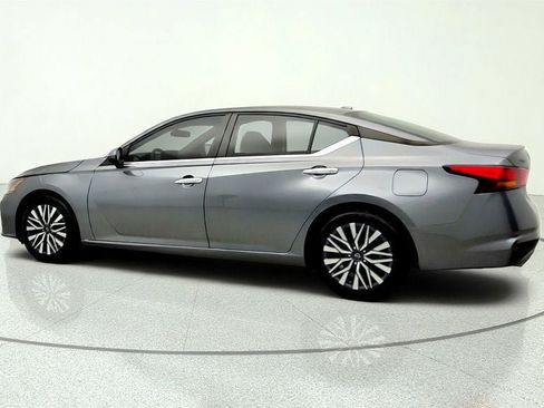 Used 2023 Nissan Altima 2.5 SV w/ SV Premium Package FWD image 7