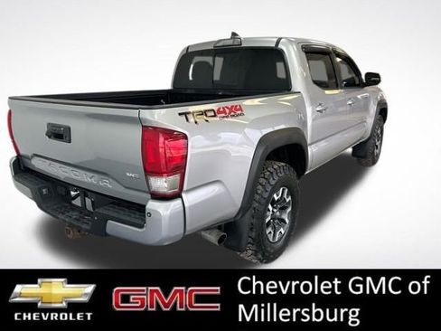 Used 2017 Toyota Tacoma TRD Off-Road w/ Premium & Technology Package image 3