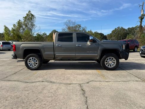 Used 2017 GMC Sierra 2500 Denali w/ Duramax Plus Package AWD/4WD image 6