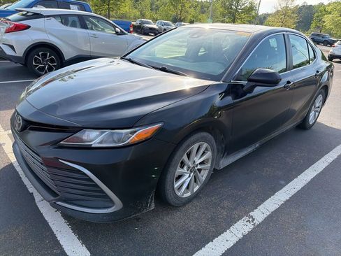 Used 2021 Toyota Camry LE image 10
