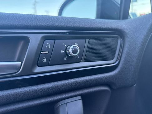Used 2014 Volkswagen Touareg VR6 image 31