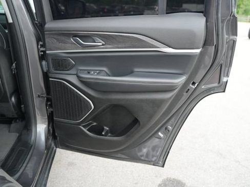 Used 2022 Jeep Grand Cherokee Limited AWD/4WD image 24