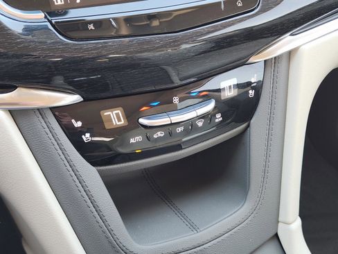 Used 2022 Cadillac XT6 Premium Luxury w/ Technology Package image 21