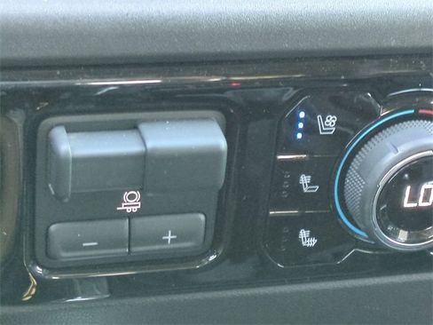 Certified 2024 Chevrolet Silverado 1500 LTZ image 27