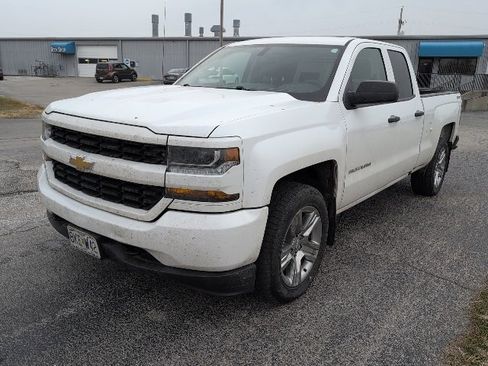 Used 2016 Chevrolet Silverado 1500 Custom w/ Custom Convenience Package image 2