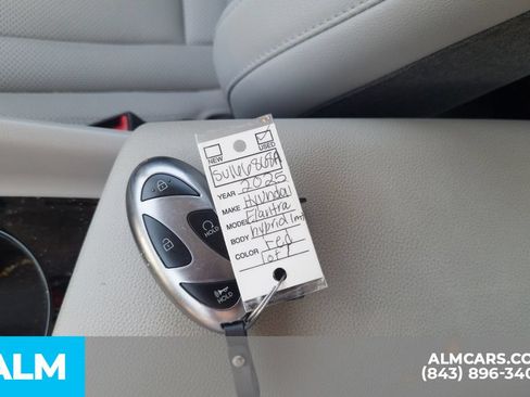 Certified 2025 Hyundai Elantra Limited FWD image 17